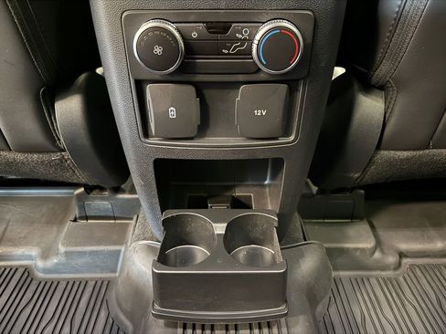 Used 2022 Ford Explorer XLT w/ Equipment Group 202A AWD/4WD image 14