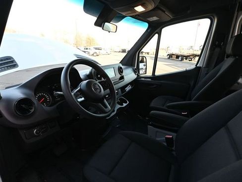 Used 2024 Mercedes-Benz Sprinter 2500 image 36