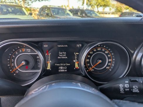 Used 2019 Jeep Wrangler Unlimited Sahara image 28