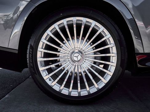 Used 2026 Mercedes-Benz Maybach GLS 600 4MATIC image 22