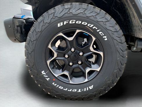 Used 2023 Jeep Wrangler Unlimited Rubicon 4xe w/ Dual Top Group AWD/4WD image 26