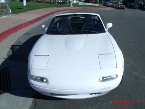 Used 1992 MAZDA MX-5 Miata Base 2dr Convertible image 4