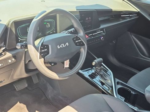 Used 2025 Kia Niro LX FWD image 15