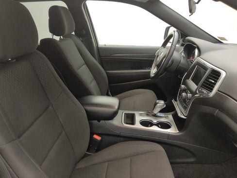 Used 2018 Jeep Grand Cherokee Laredo image 21