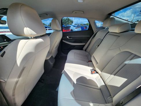 Used 2021 Hyundai Sonata SEL w/ Preferred Accessory Package image 13