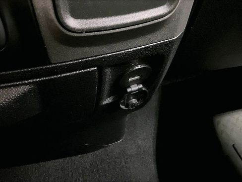 Used 2018 RAM 1500 Express AWD/4WD image 16