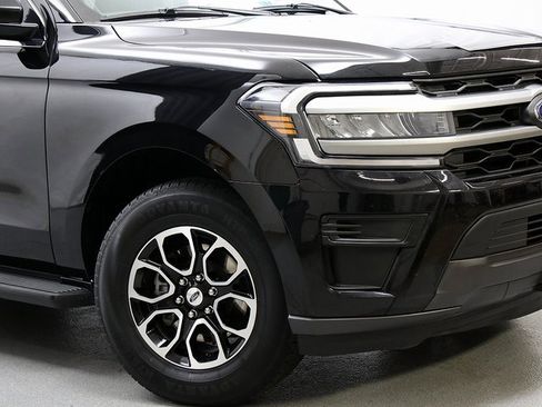 Used 2024 Ford Expedition Max XLT image 3