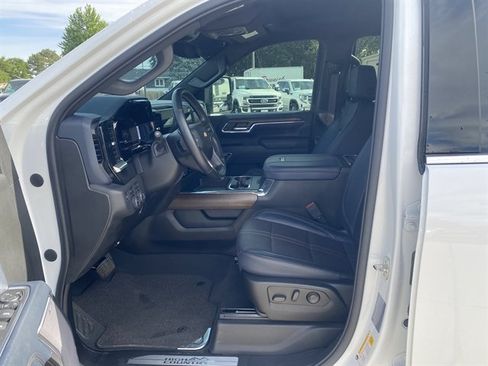 Used 2024 Chevrolet Silverado 2500 High Country w/ LPO, Dark Essentials Package AWD/4WD image 19