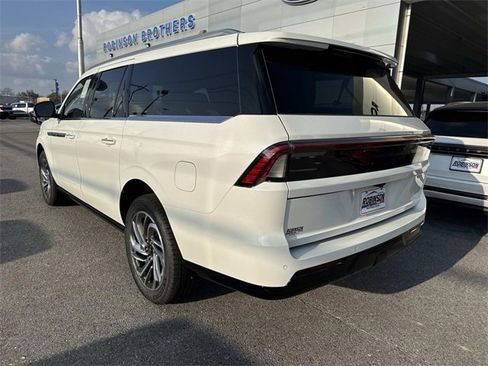 New 2025 Lincoln Navigator L Reserve image 5