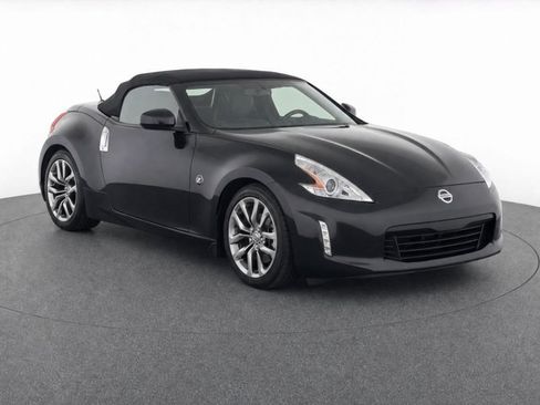 Used 2014 Nissan 370Z Touring w/ Navigation Package RWD image 3