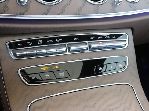 Used 2022 Mercedes-Benz E 350 4MATIC Sedan image 19