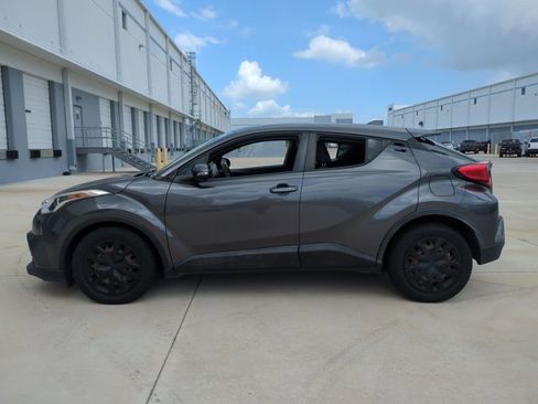 Used 2019 Toyota C-HR LE FWD image 8