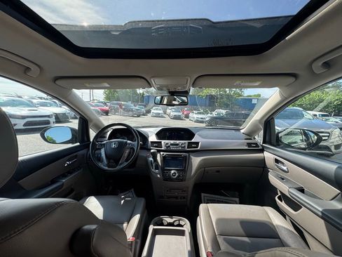 Used 2014 Honda Odyssey Touring Elite image 17
