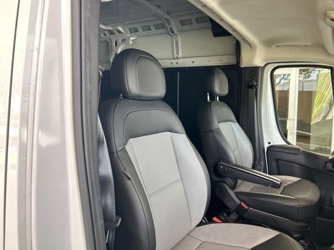 Used 2025 RAM ProMaster 2500 w/ Convenience Group FWD image 21
