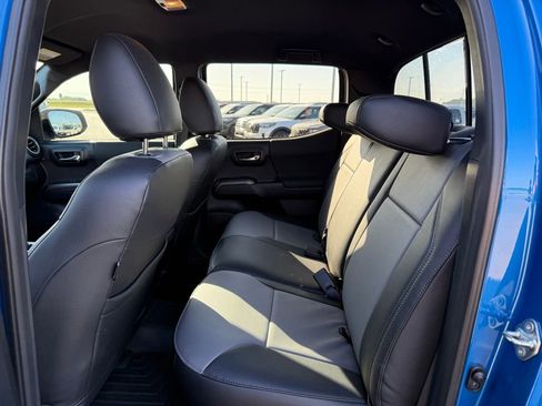 Used 2017 Toyota Tacoma TRD Off-Road w/ Tow Package (A/T) image 7