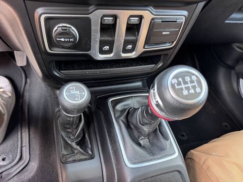 Used 2018 Jeep Wrangler Sport AWD/4WD image 8