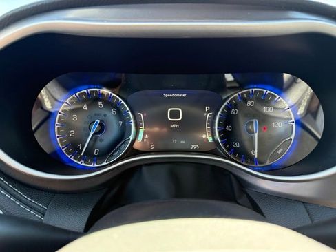 New 2026 Chrysler Pacifica Select image 12