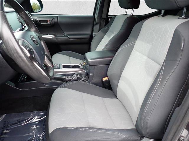Used 2020 Toyota Tacoma TRD Off-Road AWD/4WD image 11