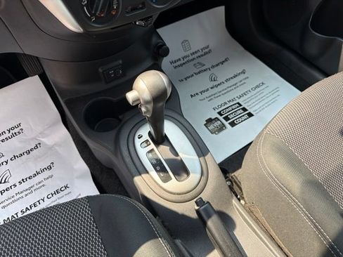 Used 2019 Nissan Versa SV FWD image 18
