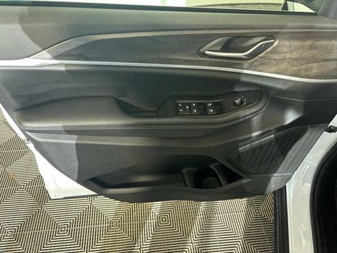 New 2026 Jeep Grand Cherokee Altitude AWD/4WD image 9