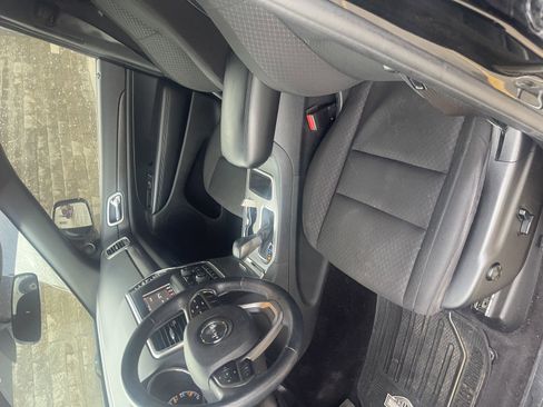 Used 2018 Jeep Grand Cherokee Laredo image 6