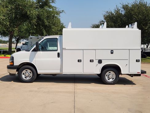 New 2025 Chevrolet Express 3500 w/ Power Convenience Package image 5