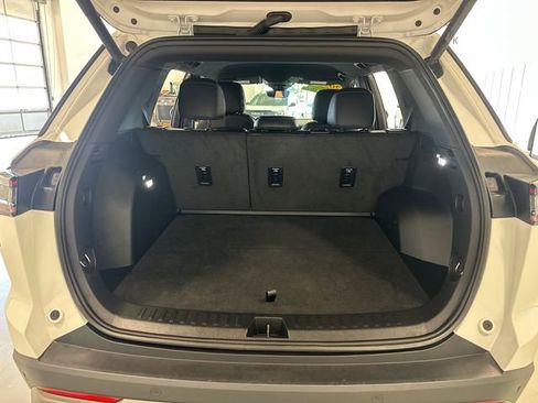 Used 2025 Chevrolet Equinox LT w/ Convenience Package II FWD image 30