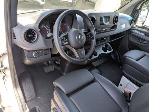 Used 2024 Mercedes-Benz Sprinter 2500 image 10