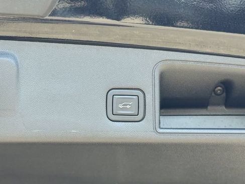 Used 2023 GMC Terrain SLE w/ Driver Convenience Package FWD image 27