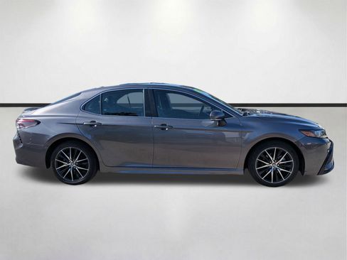 Used 2024 Toyota Camry SE w/ Cold Weather Package AWD/4WD image 3