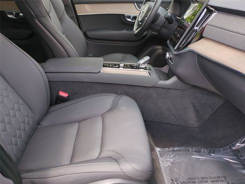 Certified 2025 Volvo XC90 B6 Plus AWD/4WD image 21