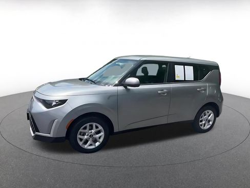 Used 2025 Kia Soul LX w/ LX Technology Package FWD image 8