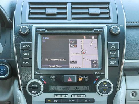 Used 2014 Toyota Camry XLE image 13