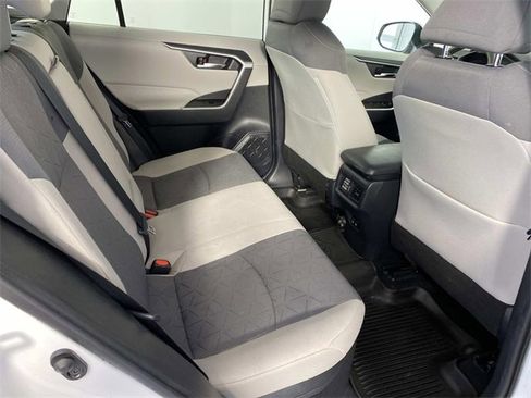 Used 2021 Toyota RAV4 XLE w/ Convenience Package image 12
