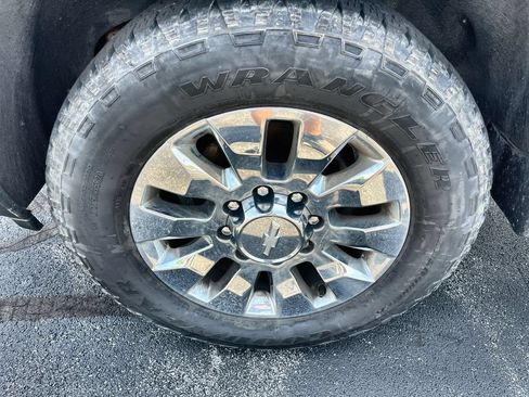 Used 2024 Chevrolet Silverado 2500 LTZ w/ LTZ Plus Package AWD/4WD image 33