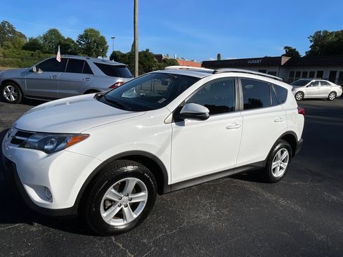 Used 2014 Toyota RAV4 XLE FWD image 2