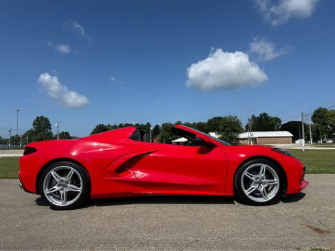 Used 2025 Chevrolet Corvette Stingray Convertible w/ 1LT RWD image 5