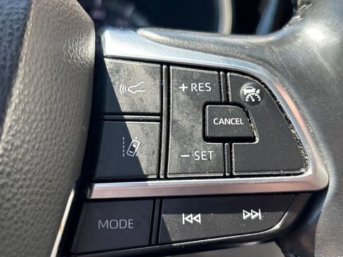 Used 2021 Toyota Highlander XLE image 23