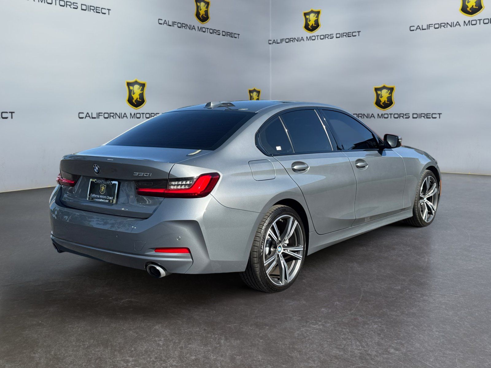 Used 2023 BMW 330i Sedan w/ Convenience Package RWD image 5