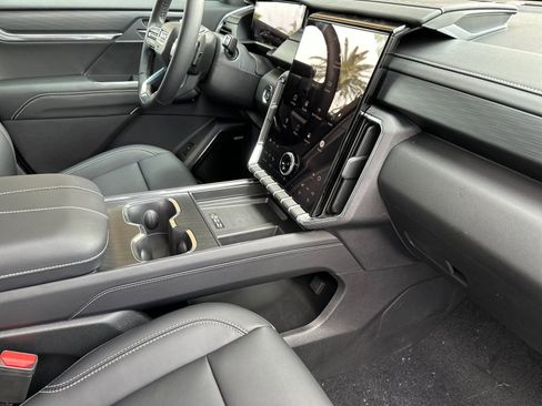 New 2026 GMC Acadia Elevation w/ Elevation Premium Package FWD image 17
