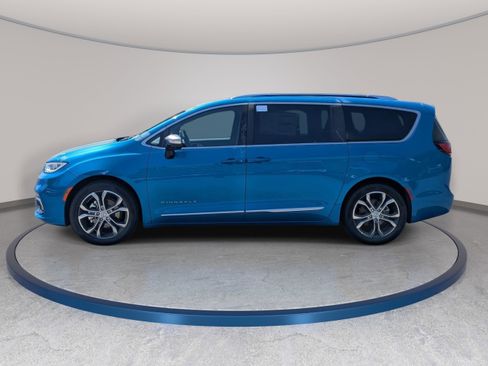 New 2026 Chrysler Pacifica Pinnacle FWD image 8