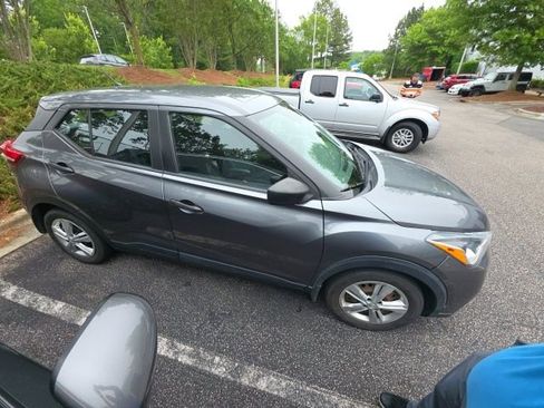 Used 2020 Nissan Kicks S FWD image 5