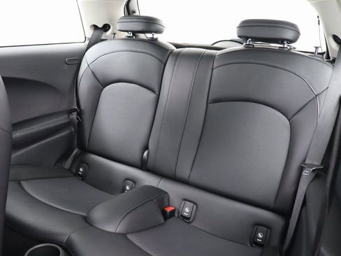 Used 2019 MINI Cooper 2-Door Hardtop image 17