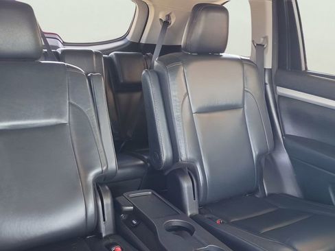 Used 2018 Toyota Highlander XLE AWD/4WD image 15