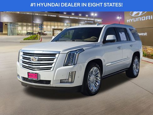 Used 2017 Cadillac Escalade Platinum image 2