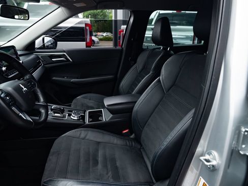 Used 2022 Mitsubishi Outlander SE FWD image 17