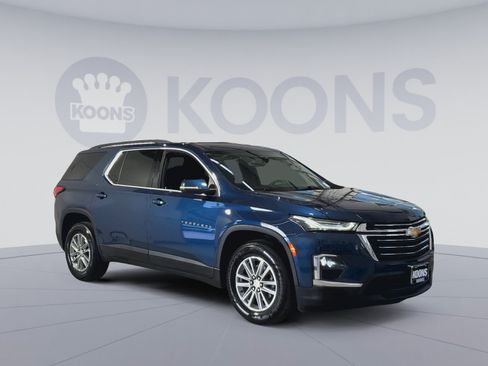 Used 2023 Chevrolet Traverse LT FWD image 2