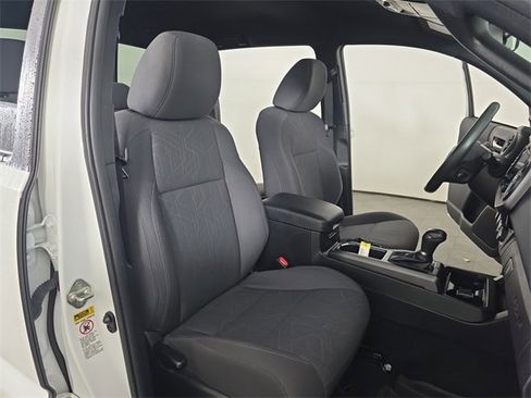 Used 2017 Toyota Tacoma TRD Sport image 21