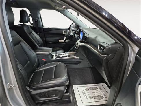 Used 2021 Ford Explorer XLT w/ Equipment Group 202A image 17