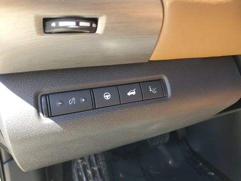 Used 2025 Nissan Pathfinder Platinum w/ Cargo Package FWD image 28